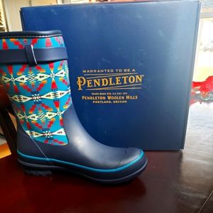 Size 10 Pendleton Rain Boots